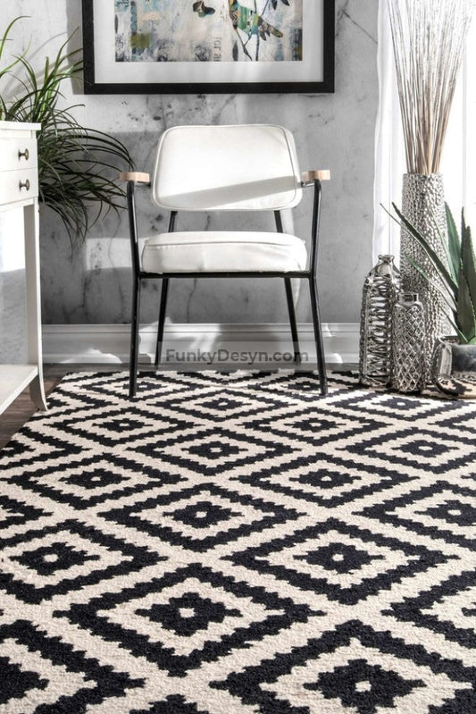 Hand-Tufted Geometric Tuscan Rug, Black
