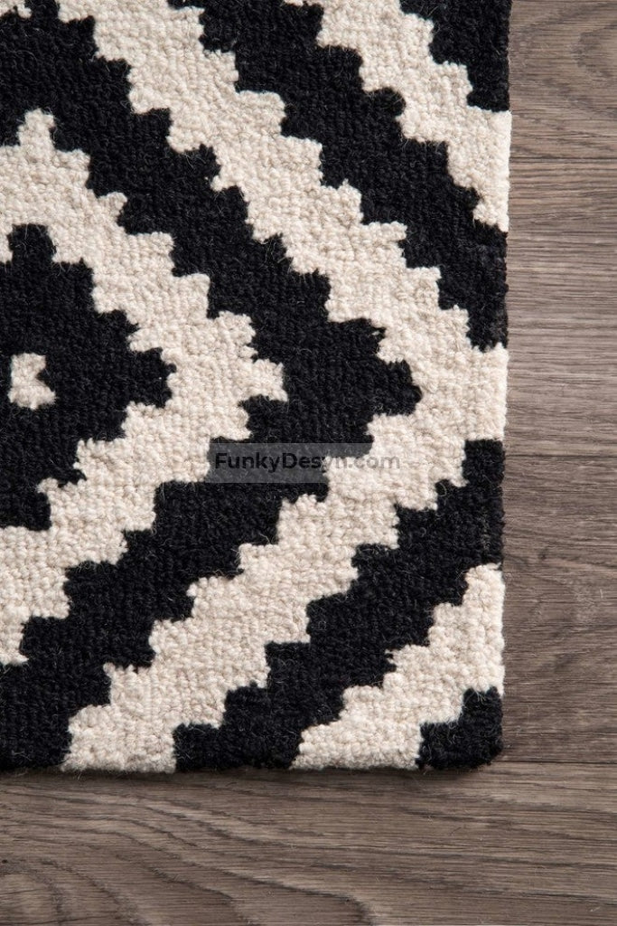 Hand-Tufted Geometric Tuscan Rug, Black