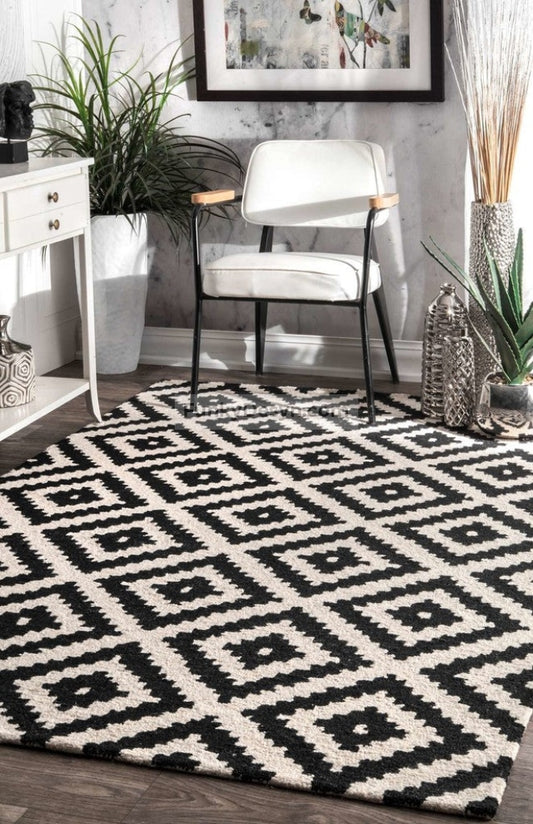 Hand-Tufted Geometric Tuscan Rug, Black